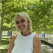 Me considero una persona apasionada con gran capacidad de adaptación y ganas de seguir desarrollando mis habilidades. Tengo paciencia y soy comprensiva.
No tengo experiencia como profesora particular pero tengo muy buen nivel de inglés y estoy dispuesta a